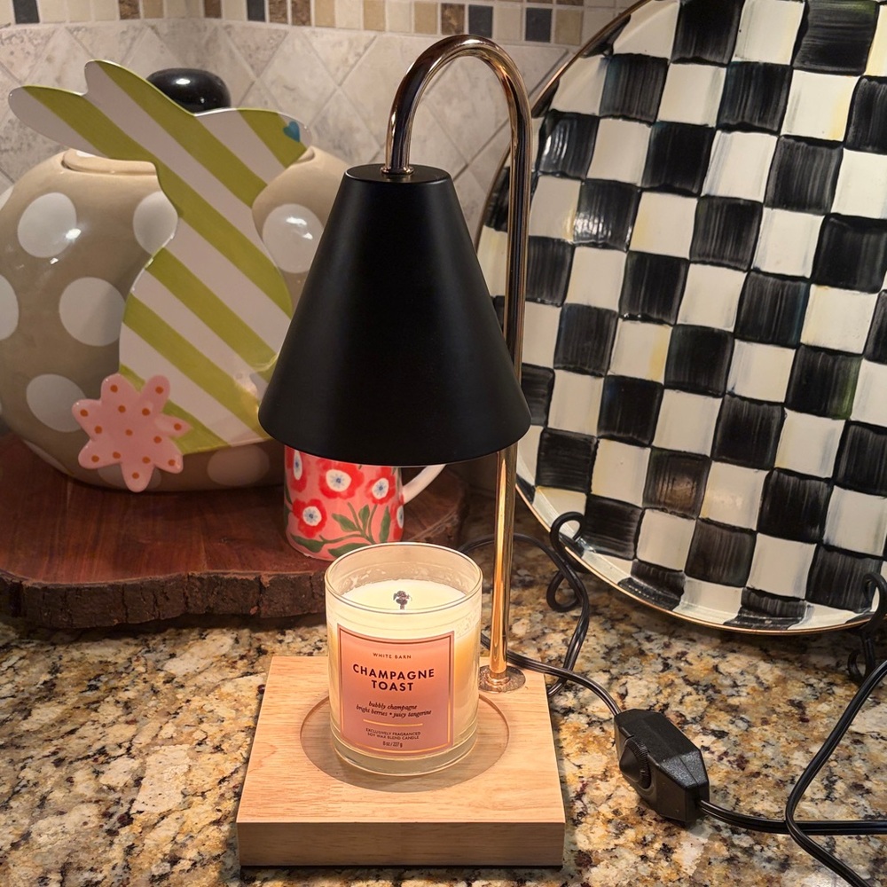 Black and Gold with Wooden Base Candle Warmer Lamp. 🕯️🕯️